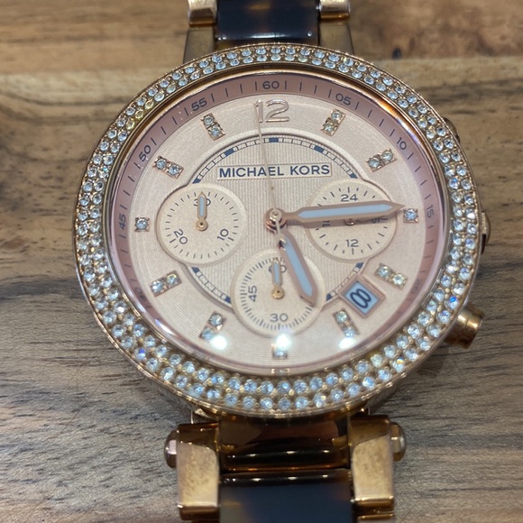 Michael Kors Women's Parker Rose Gold & Tortoise Watch - Picture 2 of 4